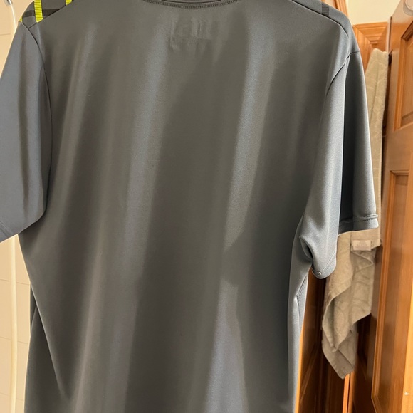 Men’s large puma gym shirt - Picture 2 of 3